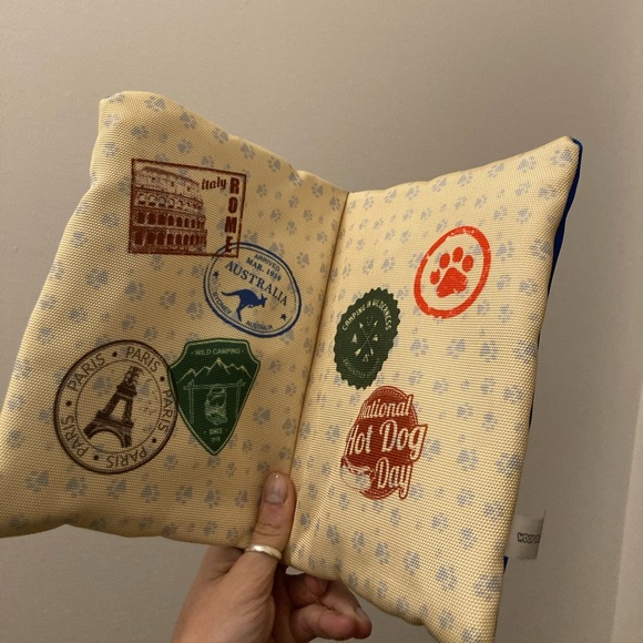 Woof plays passport dog toy - Picture 2 of 4